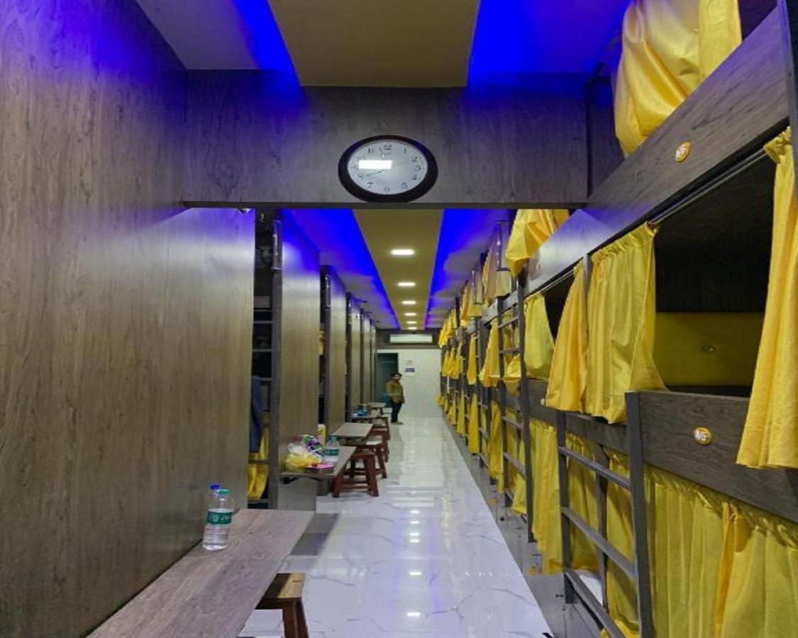Neenava Dormitory Mumbai Exteriör bild
