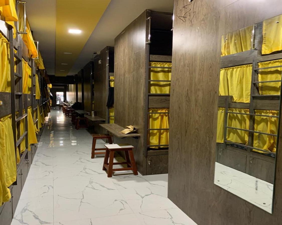 Neenava Dormitory Mumbai Exteriör bild
